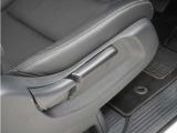 ◆シートハイトアジャスター◆運転席を上下に高さ調節ができます!運転ポジションを体格に合わせてシート調整できます。