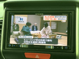 停車中にテレビ番組や映像を楽しめる画面を装備。休憩時間の過ごし方に幅が広がり、車内でひと息つきたい場面にも便利にお使いいただけます。
