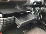 工夫を凝らした収納。限られたスペースを活用しています。