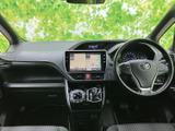 運転席から前方の視界を妨げにくい見通しのよい室内配置です。中央の画面や手元の操作部が確認しやすく、乗り込んだ際にも各装備の位置を把握しやすい運転席まわりとなっています。