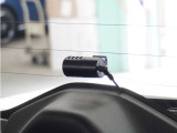 ◆リアにもドライブレコーダーを装備しております◆映像・音声などを記録する自動車用の装置です。もしもの事故の際の記録はもちろん、旅行の際の思い出としてドライブの映像を楽しむことができます。