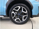 タイヤサイズは225/55R18です。ご納車前に4輪全て、弊社指定銘柄の新品タイヤへ交換いたします。