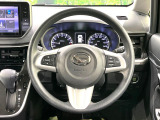 インテリアに合わせたデザインのステアリングは、運転される方のことも考え、運転しやすい形状、大きさです。是非一度、実際に触ってお確かめください。