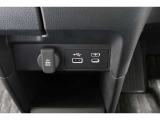 スマートフォンなどの音楽再生が可能なUSB接続ジャック装備車両です♪♪♪