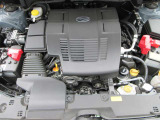 水平対向4気筒2.0L DOHCハイブリッドエンジン。