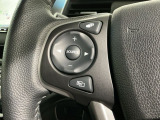 ステアリングにオーディオ操作スイッチが付いています。オーディオ画面に直接タッチしなくても操作が出来ますので、運転に集中できます。