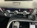 運転席/助手席シートヒーターで寒い日もすぐに温かくなり快適に過ごせます。3段階の温度調整が可能です