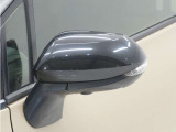 ◆ドアミラーウインカー◆ドアミラーにウインカーを装備しています。対向車に自身の進行方向を合図し安全に運転できます。