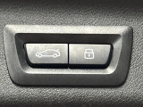 ●電動リアゲート:ワンタッチでリアゲートの開閉ができ、荷物などで両手が塞がっている状態でも簡単に開閉ができる便利機能です。