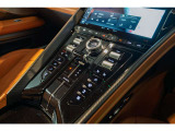 DB12から全く新しいインテリアデザインとなりました。