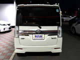 【車屋】として、長く車業界に従事した経験豊富なスタッフが多数在籍しております。