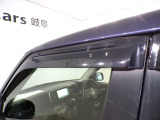 ★ドアバイザー★雨天時に窓を開けても濡れにくく車内に雨が入り込むのを防ぎながら換気ができます(^^♪