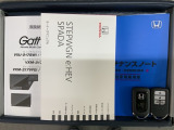 スマートキーは鍵をバッグに入れたままでもドアロックの開閉やエンジンのON・OFFができます。夜間や雨の日も鍵を探さなくて良いので便利です。