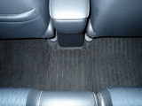 リアシートも足元が広々しています。足元が狭い車は乗っていても疲れますよね・・・これだけ広ければ後部座席の方も大満足!皆様で楽しいドライブを!