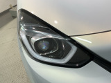 LEDヘッドライトは、点灯の瞬間から最大光量を発揮し、突然暗くなるトンネルなどでの安定感を高めます。