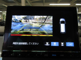 バックカメラの画像です。ガイドラインがスムースな車庫入れをサポートいたします。車庫入れの安心感がアップしますね。