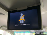 【12.8型フリップダウン】大画面モニターで後席でもエンタメをお楽しみいただけます。家族や友人とお出かけする機会が多い方に大人気です♪