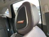 ヘッドレストにはBOSEのスピーカー!静かな車内で上質な音楽を楽しんでいただけます(^^♪
