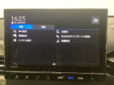 【メモリーナビ】目的地まで分かりやすく導いてくれます。初めての道でも地図が手元にある安心感が、ドライブの不安をそっと取り除いてくれます。