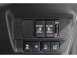 ◆◆両側電動スライドドア!!荷物で手が塞がる時など簡単にドアの開閉が出来ます!何より力いらずで開閉OK!女性やお年寄りにも優しい♪電動機能はOFFにもできますから元気なお子様の駆け出しも安心!