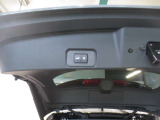 オートバックドア搭載車です☆重いバックドアもボタン1つで簡単に開閉可能です♪