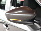 ウインカーミラーです!! 周りの車に、「ウインカー&ハザード」を気付いてもらいやすい装備です。だから、安全・安心!さらに、比較的新しい装備ですので友達に自慢できますよ。