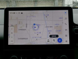 DCM(専用通信機)を装備したコネクティッドナビです。なお無償でのご利用期間は限定(令和10年8月まで)されています。詳しくは営業スタッフにお問い合わせください。