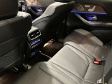 全ての席が主役席なのは、メルセデスならではの特徴です。快適なドライビングが、リラックスした車内空間を作りだします。