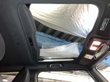 サンルーフ付なので明るく開放感があります♪