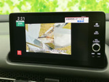 テレビ番組を画面で視聴できる装備を備えています。お出かけ先での休憩中など、停車時に映像やテレビを楽しみたい場面に便利です。画面表示が大きく、番組内容を確認しやすい点も魅力です。