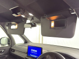 ★【あると便利な装備】サングラスボックス+運転席・助手席サンバイザー内側ライト付きミラー+マップランプが装備されています