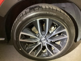 足元が引き立つアルミホイールです。車全体のイメージがアップします。