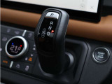 シフトやスイッチ類など、手に触れる部分のコンディションも良好です。