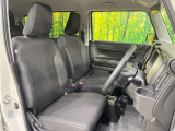 運転席シート廻りは使用感も少なく、良好な状態となっています。前オーナー様が丁寧に使っていたことがよくわかりますね。