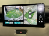 バックギアに入れますとご覧のような画像に自動的に切り替わります。車庫入れ時に役立ちます。