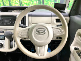 インテリアに合わせたデザインのステアリングは、運転される方のことも考え、運転しやすい形状、大きさです。是非一度、実際に触ってお確かめください。