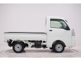 県内13店舗にて常時500台以上ダイハツ車を展示中です。見て、触って、納得のいく一台をぜひ見つけてください。