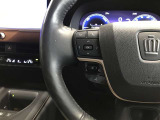 ステアリングスイッチでハンドルから手を離さなくても、音量やチャンネルなどの調整ができて安全です。