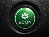 エンジン、エアコンなどを制御し低燃費な『ECONモード』に、また走りを楽しみたいとき、空調など快適性を重視したいときにはスイッチOFFで通常モードに切り替えができます!