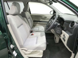 気になる汚れは「まるまるクリン」で解消! 当社の中古車はシートを外して隅々までキレイにクリーニングしてあります(但し、一部 高年式車両等は除きます)