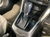全てのトランスミッションのメリットを兼ね備えた理想的なAT、それがSKYACTIV-DRIVE(スカイアクティブドライブ)。「滑らかな変速」「ダイレクト感のあるシフトフィール」そして「低燃費」が特長です!