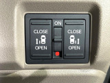 【両側パワースライドドア】スマートキーや運転席のスイッチで後席両側スライドドアの開閉が可能♪電動だから力を入れてドアを開ける必要が無く、小さなお子様でも簡単に開け閉めでき快適です♪