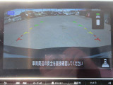 ナビ画面にアラウンドビュ-モニタ-(リアワイド)の映像を映し出しています。  狭い場所での車庫入れをサポ-トしてくれる便利アイテムです。