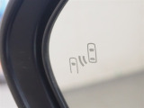 ブラインドスポットモニターで、接近する車両の存在をお知らせしてくれます。