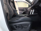 パワーシート搭載。微妙な調整が手軽にでき、ピッタリなポジションで運転することが可能です。