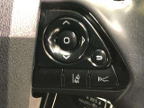 【ステアリングスイッチ】右です。ステアリングから手を離さず、運転に集中したまま手元でインフォメーションディスプレイの切り替えなどの操作が出来ます。