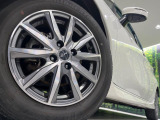 【15インチアルミホイール】外観にマッチしたアルミホイールを装着しております。各種アルミホイールや、スタッドレスタイヤも取扱いしております。是非ご相談ください♪