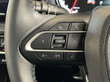 ステアリングスイッチ付き。前方から目を離すことなく操作することが可能です。