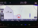 ワイド画面のナビゲーションはフルセグTV、インターナビ対応のGathers純正メモリーナビを搭載しています。Bluetoothオーディオ機能がありますので、スマートフォンなどの音楽も再生できます。