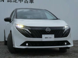 アダプティブLEDヘッドライト。フロントカメラで前方の状況を検知し対向車や先行車に眩しい思いをさせることなく必要なところだけを遠くまで照射します。